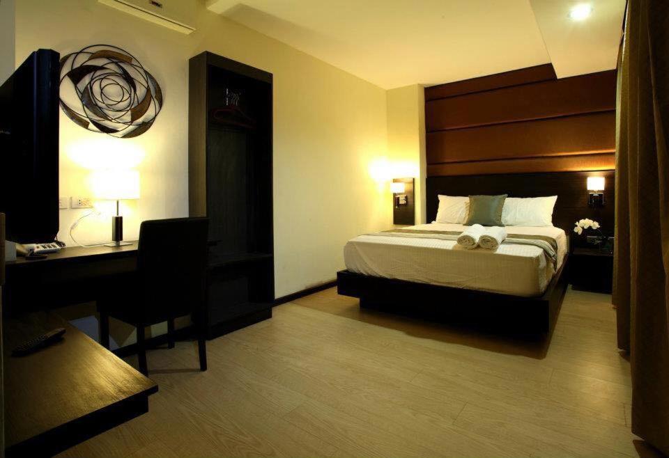 Makati Boutique Hotel Near Naia Airport Terminal 3 Edsa Pasay Cbd Макати Экстерьер фото