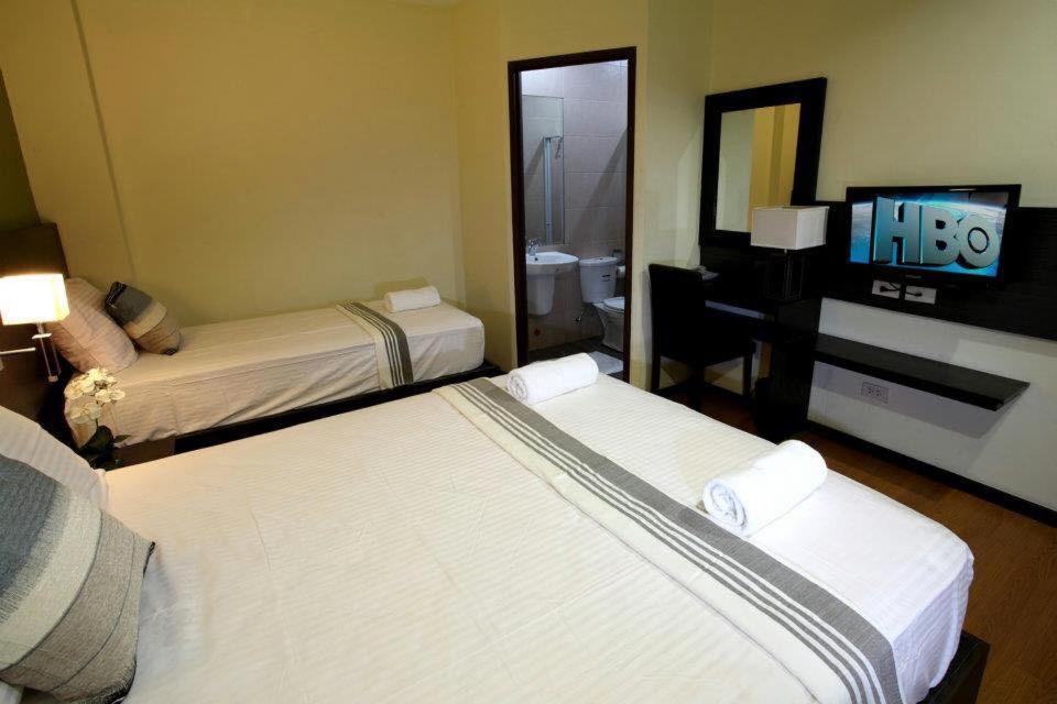 Makati Boutique Hotel Near Naia Airport Terminal 3 Edsa Pasay Cbd Макати Экстерьер фото